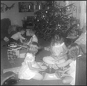 7_christmas_day_kids_playing